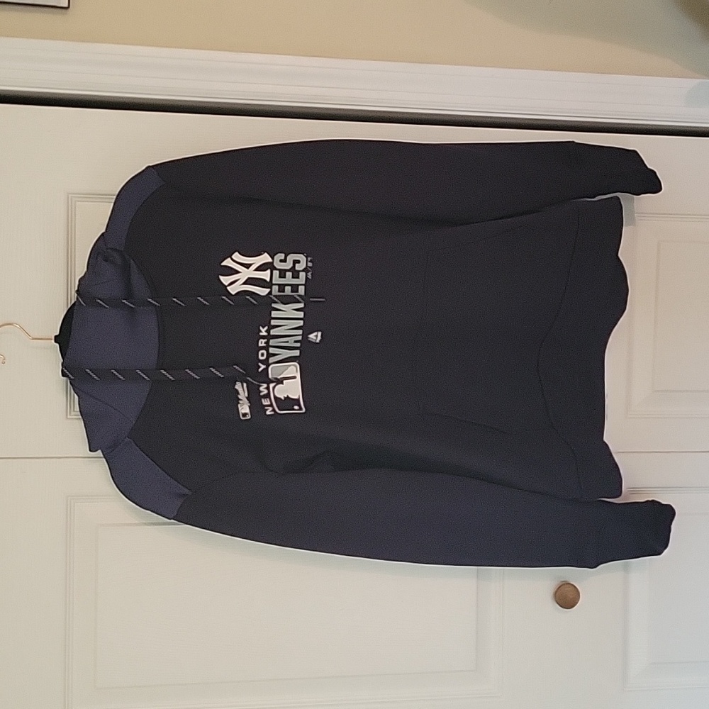 Women's size Large New York Yankees Sweatshirt with hood